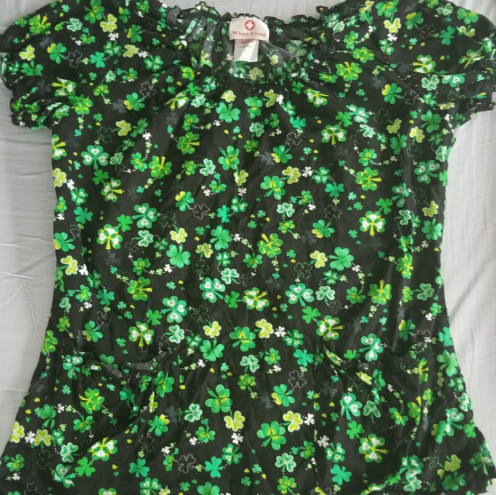 Fun St Patties Day Scrub Top!